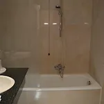 Due Leoni ساتْشيلي