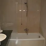 Due Leoni فندق ساتْشيلي