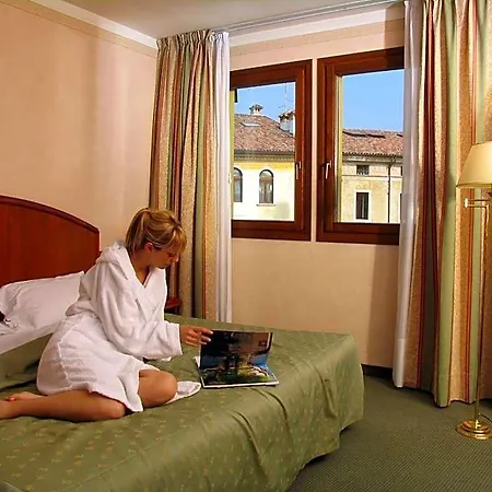 Due Leoni Hotel 4*