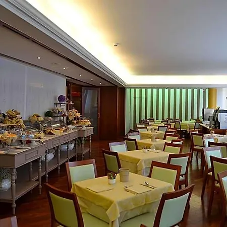 Due Leoni Hotel