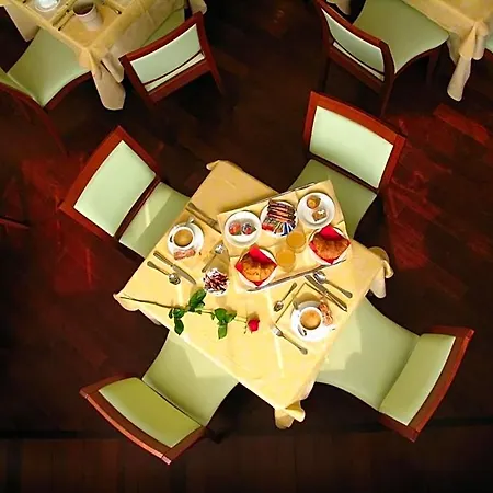 Due Leoni Hotel